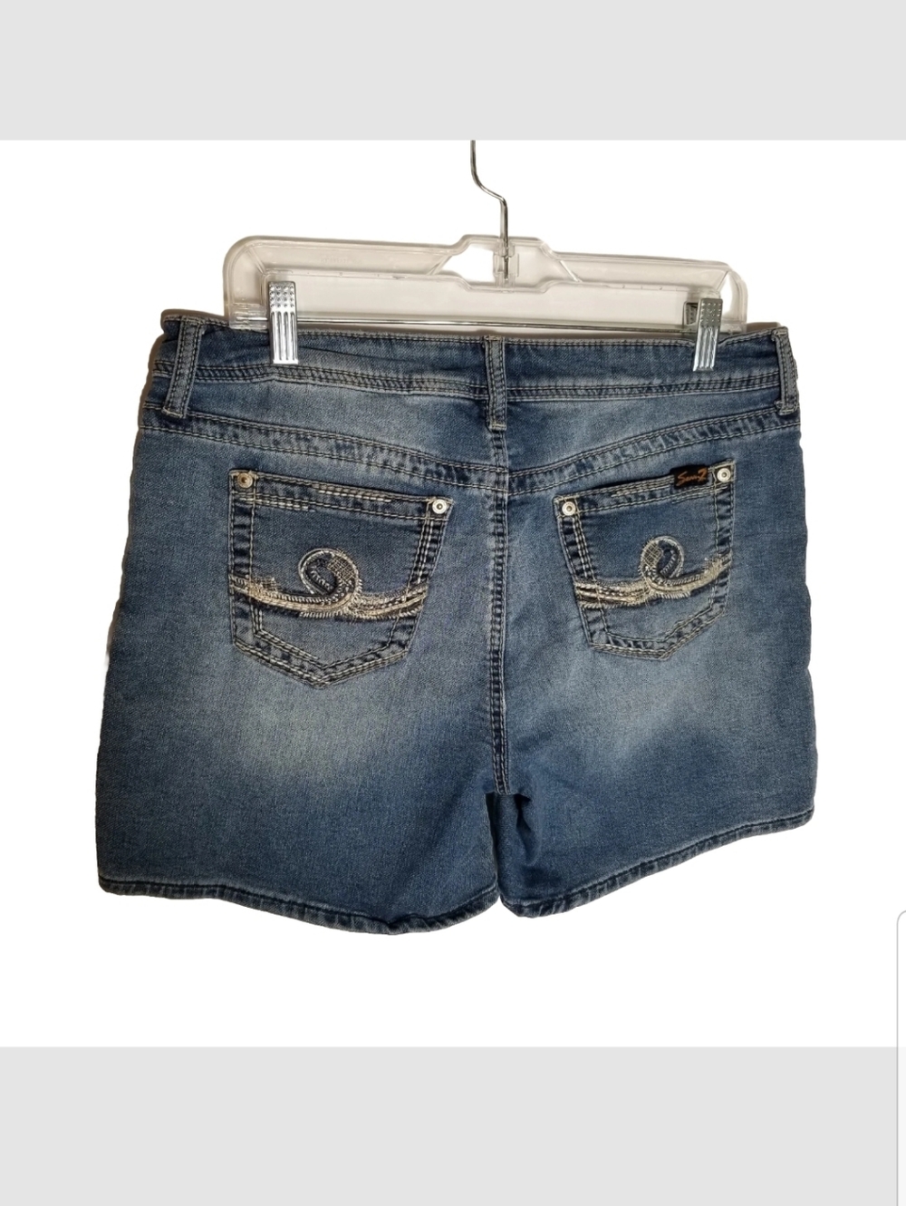Seven7 Shorts Women's Size 10 Blue Denim 5.5 Inch Inseam  32x5.5 Embroidered